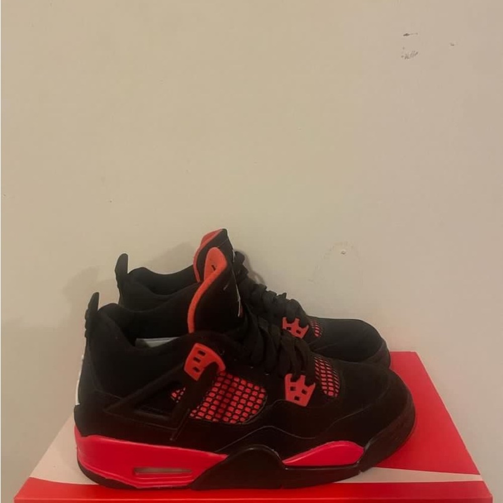 Jordan 4 Retro “Red Thunder” Size (6Y/M)